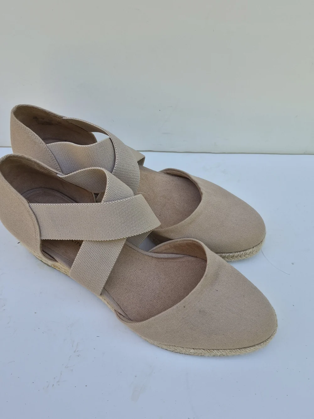 Life Stride Beige Cross-Band Espadrille Wedges 10W